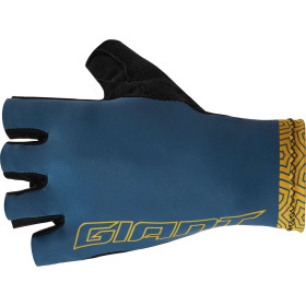Giant courts Opus